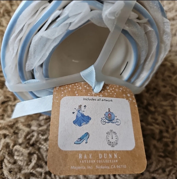 NWT Rae Dunn Disney Princess Cinderella Set of 4 Measuring Cups w/ Pour Spout - Picture 3 of 7